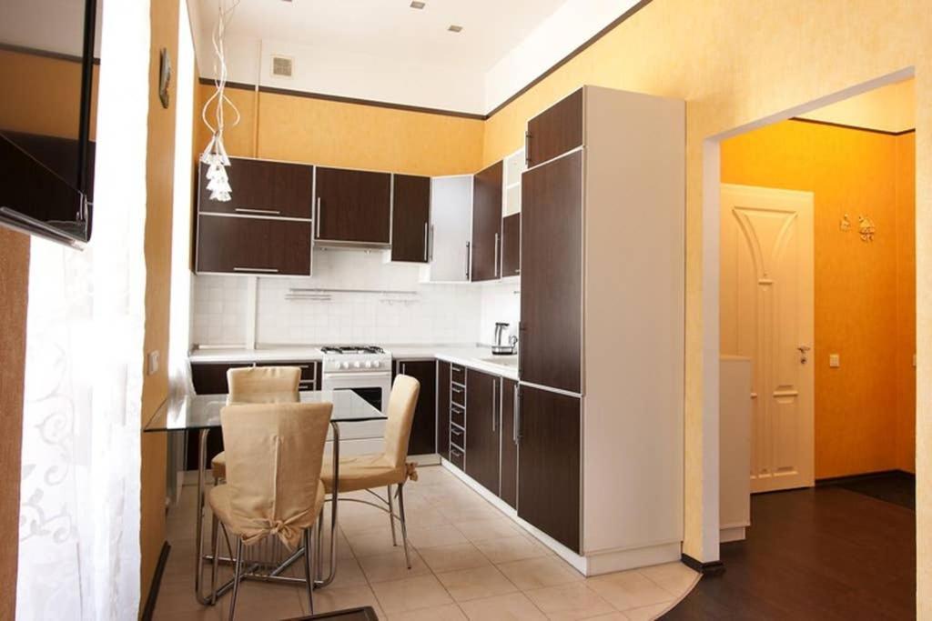Centre 911 Flat Apartment Kyiv Exterior photo